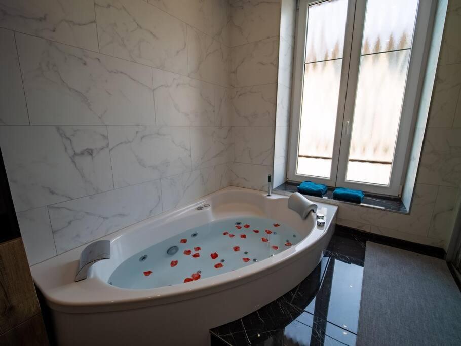 Mega Jeanne D'Arc Billard Baby Foot Logements Insolites Nancy Bagian luar foto